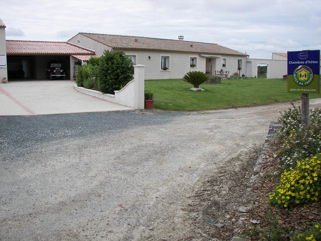 Chambre d'Hôtes Les Ormeaux Saint-Georges-des-Côteaux Exterior foto
